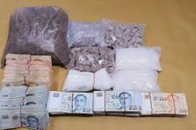 Řešení krize představuje restrukturalizaci instituce tak, aby bylo zajištěno pokračování jejích. Man Dies In Fall From Bukit Batok Flat During Cnb Raid The New Paper