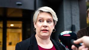 Au pair-familier slår tilbake mot regjeringens forbud