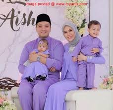 Sumber ciri gaya busana surabayan tari tradisional remo/remong, dapat dilihat dari gambar di atas. 12 Gambar Suasana Majlis Aqiqah Nur Aisha Anak Kedua Erin Malek Pelakon Erin Malek Dan Suaminya Farriz Fauzy Semalam Telah Mengadakan Majlis Teman Keluarga
