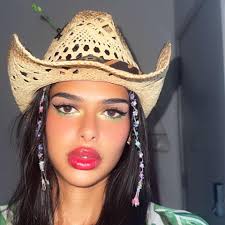 Antonia Lee (@new.compte.9041)