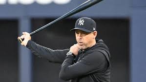 Aaron Boone reacts to former Yankee Isiah Kiner-Falefa ripping team