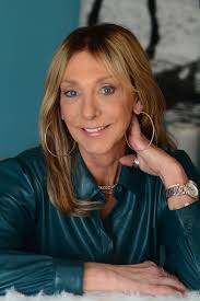 Die Gewinnerin meine Kurses ist 🎉 Jennifer Roth Und weil heute Nikolaustag  ist beschenke ich spontan noch eine Person Elsi Janzen 🎉🤩 Elsi weiß noch  nichts von ihrem Glück 🍀 mal sehen,