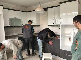 Tek negatif yanı ise parlak modellerin toz, leke, parmak izi göstermesi ile ilgili olarak. Mutfak Dolaplarinda Kullanilan Malzeme Kalitesi Mutfak Dolabi Mobilyasi Imalati Izmir