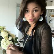 Renee Halstead (@ReneeHalsy)