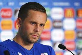 Knattspyrnumaðurinn gylfi þór sigurðsson er sagður hafa verið handtekinn á föstudagskvöldið grunaður kynferðisafbrot gegn barni. Gylfi Thor Sagdur Til Rannsoknar Fyrir Meint Kynferdisbrot Gegn Barni