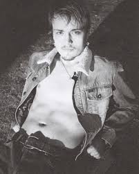 Dogs had an increase in popularity due to an exposed interview with no jumper and a music video directed by cole bennett of lyrical lemonade. 6 Dogs Is The New Hook God The Fader