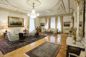 Το 1982 η εποπτεία του μεγάρου μαξίμου περιέρχεται στο υπουργείο προεδρίας της κυβερνήσεως για να χρησιμοποιηθεί είτε για την κάλυψη των αναγκών του είτε ως επίσημη κατοικία και γραφείο του εκάστοτε πρωθυπουργού, χρήση την οποία διατηρεί ώς σήμερα. To Megaro Ma3imoy O Prw8ypoyrgos Ths Ellhnikhs Dhmokratias