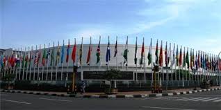 Hasil gambar untuk suasana KAA di jalan braga