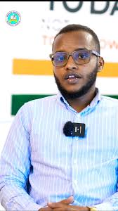 Ali Dahir Farah waxa uu ku takhasusay 𝐢𝐧𝐭𝐞𝐠𝐫𝐚𝐭𝐞𝐝 𝐰𝐚𝐭𝐞𝐫  𝐫𝐞𝐬𝐨𝐮𝐫𝐜𝐞𝐬 𝐦𝐚𝐧𝐚𝐠𝐞𝐦𝐞𝐧𝐭, sidoo kale waa macalim wax ka  dhiga kuliyadda Culuumta Dhulka iyo Deegaanka Jaamacadda Benadir,isagoo  kana mid ahaa ...