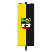 „das landeswappen zeigt im geteilten schild, oben neunmal geteilt, die farben gold. Sachsen Anhalt Flaggen Kaufen Im Online Shop Von Fahnenfleck