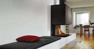 Mit Bank Und Rohr Freistehenden Kamin Kamin Wohnzimmer Wohnen