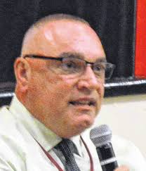 Coaches, players, parents back Setzer at community forum