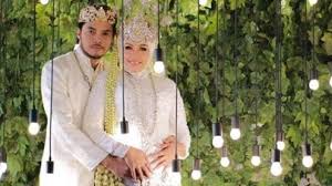 Lagi 65 gambar akad nikah shukri yahaya dan tya adnan : Pakai Baju Pengantin Benarkah Elly Sugigi Sudah Nikah Lagi