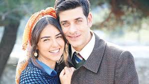 Birçok izleyici masumiyet dizisinin pazartesi gününe alınması sebebiyle bu akşam aile hükümeti filmini araştırıyor. Aile Hukumeti