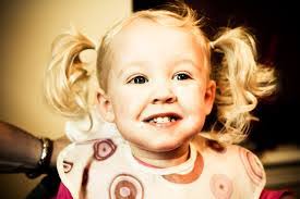 Kelly Applegate's Instagram, Twitter & Facebook