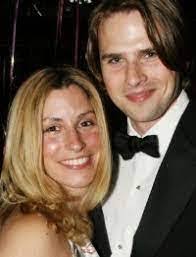 Donna Simonelli's Instagram, Twitter & Facebook