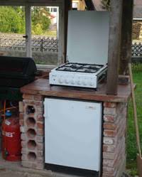 Ein großer grill, eine spüle und ein kühlschrank machen den traum von der kochwerkstatt im grünen wahr. Outdoor Kuche Zum Selberbauen Mein Eigenheim