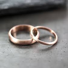 Rose Gold Matching Wedding Band Set Brushed Men S And Women S His And Hers 4mm And 2mm Half Round Recycled 14k Rose Gold Wedding Band Set Rose Gold Wedding Band Sets Gold