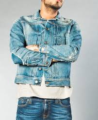 Erkek Mont Panosundaki Pin