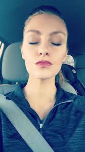 Who wears queening perfume and its longevity?