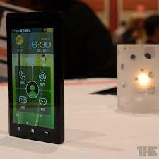Lenovo K800 hands-on: first Intel ...