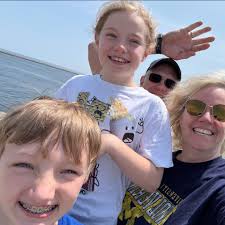 Who can appraise the value of old coins and dollar bills in St Johns  Community?