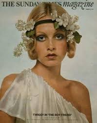 Gorgeous Flower Crowns in History : r/fashionhistory