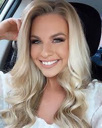 Kristen Squires's Instagram, Twitter & Facebook