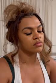 Discussion about Shayla's behavior and appearance