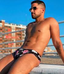 Miguel Frigenti nudo: il giornalista e conduttore spagnolo senza mutande -  BitchyX