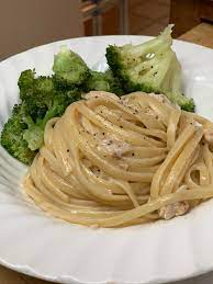 Chicken and chorizo pasta with spinach, a satisfying and comforting pasta dish. Linguine Alfredo With Some Costco Chicken No Cream Milk Added Just Lots Of Cheese And Pasta Water Cookingforbeginners