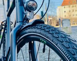Das Cube Travel Sl Ist Kein Gewohnlicher Sporttourer Wohin Du Mit Welchem Gepack Auch Immer Unterwegs Sein Magst Der Beinah Tourer Trekking Fahrrad Lowrider
