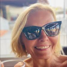 Probably a bit late now but looking for accommodation around the west/  south coast of Cornwall preferably near the sea for the Easter weekend  either late arrival 17th-21st or 18th-21st April. 2