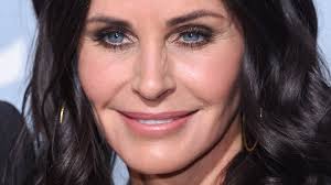 Jun 13, 2021 · related: The Real Reason Courteney Cox Once Compared David Schwimmer To The Beatles