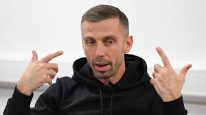 OLIVER HOLT meets GARY O'NEIL