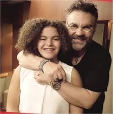 Lucerito, la hija de lucero y mijares, ya cumplió sus 15 años y cada día se parece más a su famoso papá. Lucero No Envidio Lo Que Mis Hijos Tienen Con Su Padre Revista Ronda
