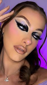 💜🖤💜🖤, Ib: @wis.leidy_ , @anastasiabeverlyhills eye primer ,  @plouise_makeup_academy feedblack cosmetic paint, @bperfectcosmetics  clientele palette , @peachesmakeup fantasy pigment , @madebymitchell ...