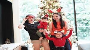 Berikut referensi ucapan selamat natal dalam bahasa inggris dan bahasa indonesia, simak ya! 20 Ucapan Natal 2018 Terfavorit Untuk Dibagikan Kepada Keluarga Dalam Bahasa Indonesia Inggris Halaman 2 Sriwijaya Post