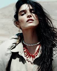 Discover our jewelry from the Spring-Summer 2025 collection in-store or