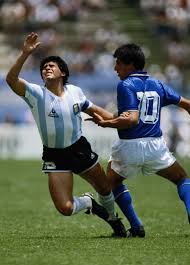 Miguel di lorenzo, más conocido como galíndez, contó lo que pasó el día que el dt de la selección argentina de 1986 eligió al masajista que podía. Salvatore Bagni 20 Y Diego Maradona En El Argentina Italia En 5 De Junio De 1986 Diego Maradona Seleccion Argentina De Futbol Mundial De Futbol