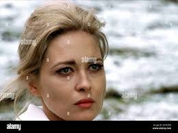 Julia Faye's Instagram, Twitter & Facebook