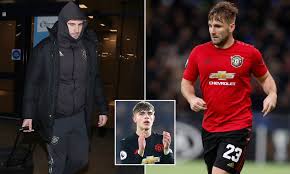 My heart goes out to luke shaw, no matter who you support, it's never good to see such a terrible thing happen to such a young player. Luke Shaw The Fall And Rise And Fall Of Manchester United Defender Daily Mail Online