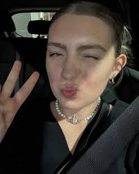 We wanted to know if blondes have more fun 🎀🫧👱🏼‍♀️💖💄🤭 This  appointment was probably the longest I'd been behind the chair with one  client for removing layers of black box dye but