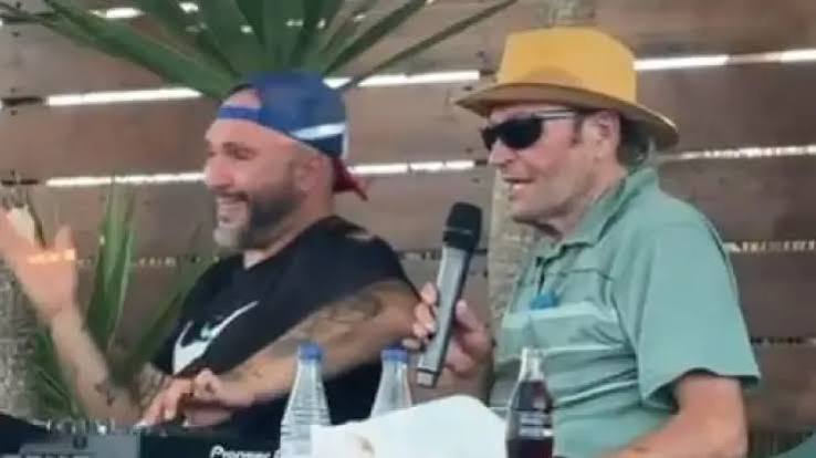 Kiko Rivera lo da todo en un chiringuito de Chipiona junto a Amador Mohedano y este le dedica unas palabras: "Tenía que volver"
