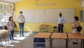 Reanudar clases presenciales ayudará a negocios relacionados a la educación: Alcalde Ivan Campos Reitera Postura Del Municipio Los Establecimientos Educacionales No Pueden Retornar A Clases Presenciales
