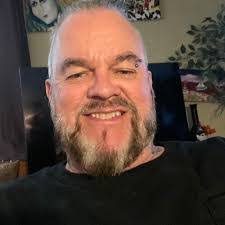 Lee Monday's Instagram, Twitter & Facebook