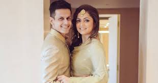 Archana ve manav'ın büyük bir yanlış anlaşılmadan doğan aşkı baş tacım ile ekrana geliyor. Drashti Dhami Niraj Khemka S Anniversary Celebration Still On The Actress Shares A Super Romantic Pic