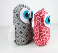Damit du von der großen auswahl nicht erschlagen wirst, kannst du mit den kostenlosen nähanleitungen anfangen und hier erst einmal nach lust und laune stöbern. Nahanleitung Eule Kuscheltier Selber Nahen Eulen Anleitung