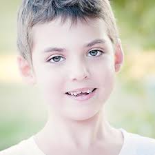 O fetita in varsta de sapte ani, bolnava de cancer, vindecata cu ajutorul  HIV