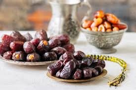 Buah kurma disebut sebagai makanan yang bisa. 5 Tingkat Kematangan Kurma Mengenal Perbedaan Kurma Hababouk Kimri Khalal Ruthob Dan Tamr Halaman All Kompas Com